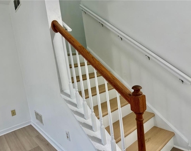 7813 Cross Creek Circle - Photo Thumbnail 12