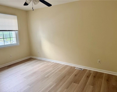 7813 Cross Creek Circle - Photo Thumbnail 26