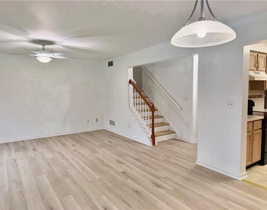 7813 Cross Creek Circle - Photo Thumbnail 8