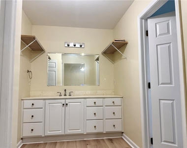 7813 Cross Creek Circle - Photo Thumbnail 17