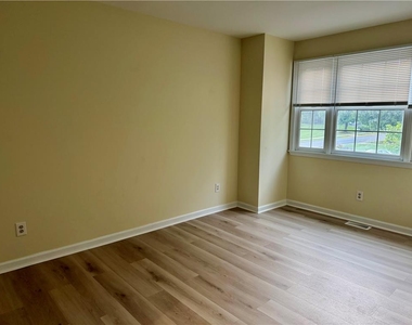 7813 Cross Creek Circle - Photo Thumbnail 27