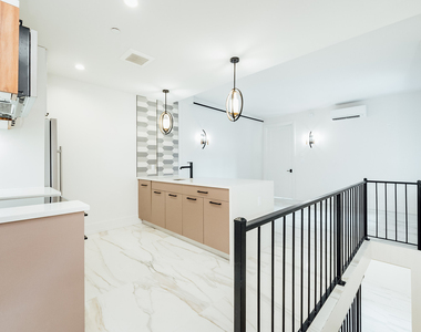 987 Willoughby Ave - Photo Thumbnail 9