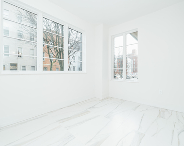 987 Willoughby Ave - Photo Thumbnail 3