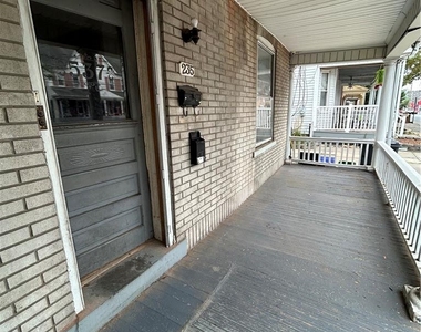 235 E Goepp Street - Photo Thumbnail 2