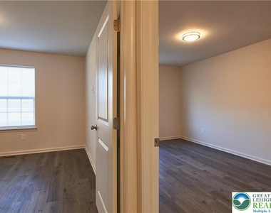 6639 Stein Way - Photo Thumbnail 19