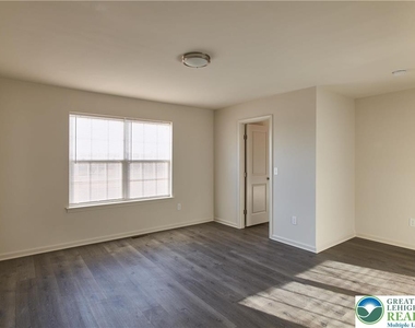 6639 Stein Way - Photo Thumbnail 24