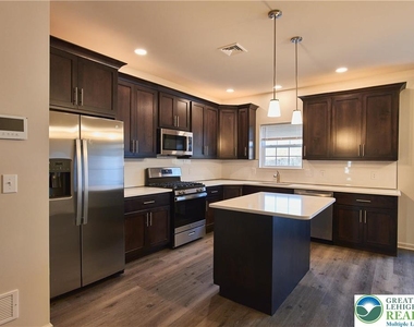 6639 Stein Way - Photo Thumbnail 6