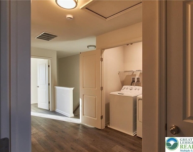 6639 Stein Way - Photo Thumbnail 11