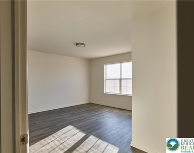 6639 Stein Way - Photo Thumbnail 23