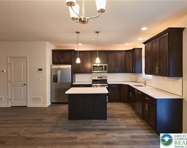 6639 Stein Way - Photo Thumbnail 3