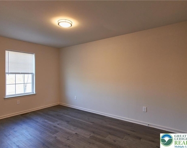 6639 Stein Way - Photo Thumbnail 20