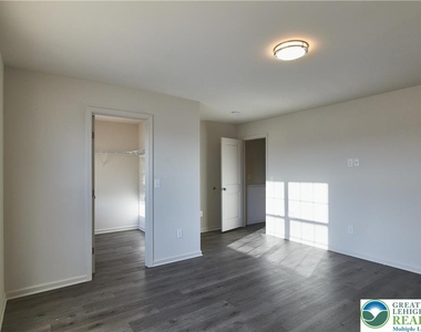 6639 Stein Way - Photo Thumbnail 14