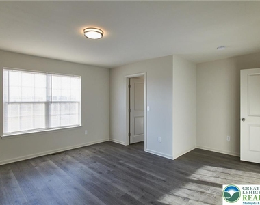 6639 Stein Way - Photo Thumbnail 13