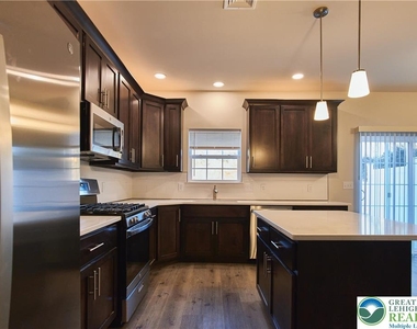 6639 Stein Way - Photo Thumbnail 5