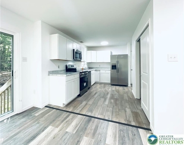 1226 Country Place Drive - Photo Thumbnail 12