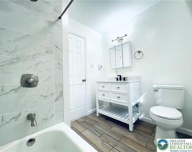 1226 Country Place Drive - Photo Thumbnail 23