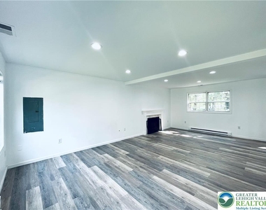 1226 Country Place Drive - Photo Thumbnail 18