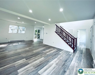 1226 Country Place Drive - Photo Thumbnail 17