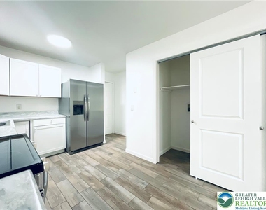 1226 Country Place Drive - Photo Thumbnail 11