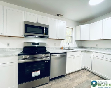 1226 Country Place Drive - Photo Thumbnail 9