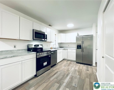 1226 Country Place Drive - Photo Thumbnail 10