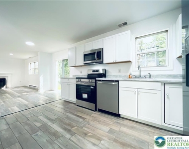 1226 Country Place Drive - Photo Thumbnail 7