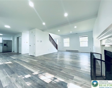 1226 Country Place Drive - Photo Thumbnail 13