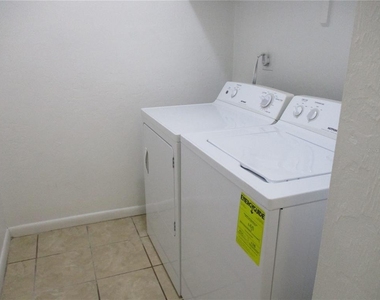 1048 Sw 6th Drive - Photo Thumbnail 9
