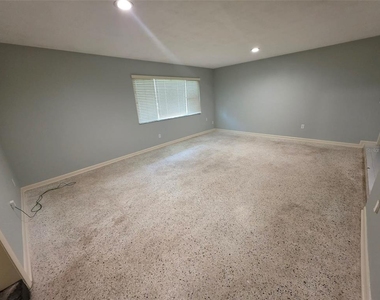 25601 Laylaine Drive - Photo Thumbnail 8