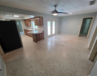 25601 Laylaine Drive - Photo Thumbnail 25