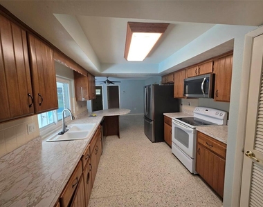 25601 Laylaine Drive - Photo Thumbnail 20