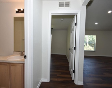 33 Prattwood Lane - Photo Thumbnail 24