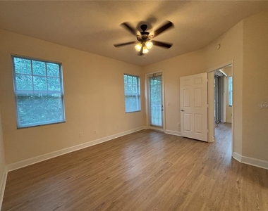 240 West End Drive - Photo Thumbnail 8