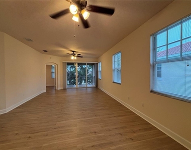 240 West End Drive - Photo Thumbnail 4