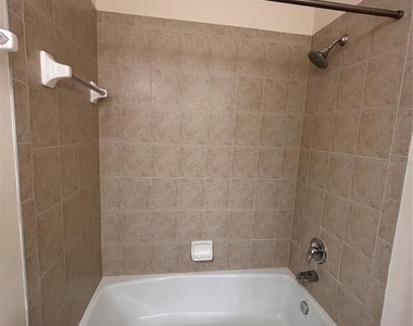 240 West End Drive - Photo Thumbnail 12