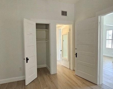 461 W Marion Avenue - Photo Thumbnail 9
