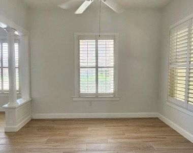 461 W Marion Avenue - Photo Thumbnail 4