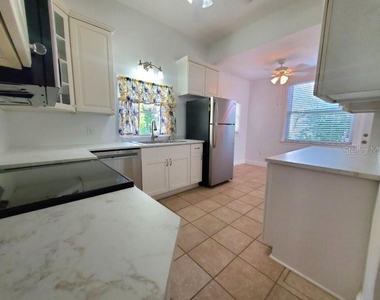 461 W Marion Avenue - Photo Thumbnail 6