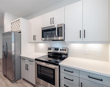 1420 Lakefront Drive - Photo Thumbnail 5