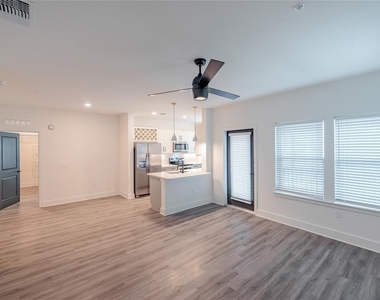 1420 Lakefront Drive - Photo Thumbnail 11