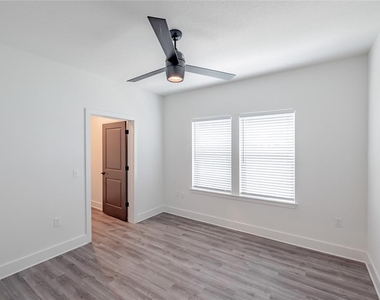1420 Lakefront Drive - Photo Thumbnail 20