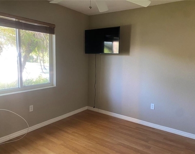 118 Byron Court - Photo Thumbnail 7