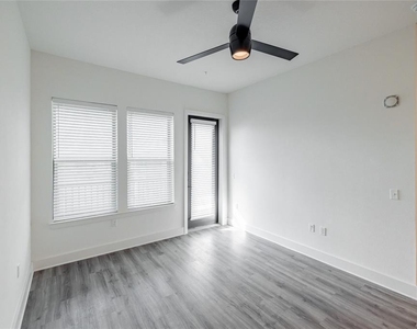 1420 Lakefront Drive - Photo Thumbnail 9