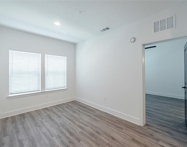 1420 Lakefront Drive - Photo Thumbnail 23