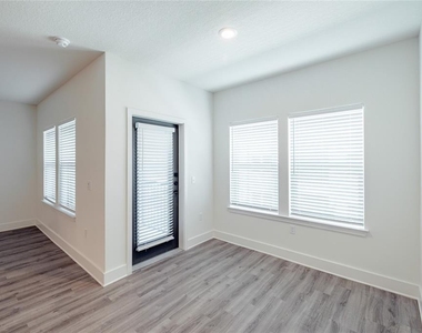 1420 Lakefront Drive - Photo Thumbnail 16
