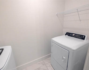 1420 Lakefront Drive - Photo Thumbnail 7