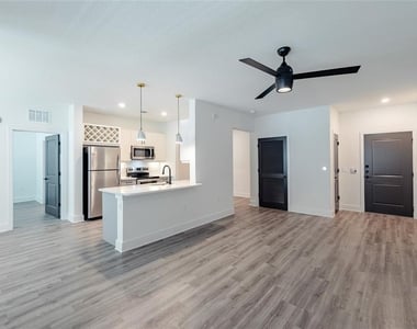 1420 Lakefront Drive - Photo Thumbnail 9