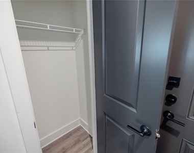 1420 Lakefront Drive - Photo Thumbnail 12
