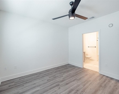 1420 Lakefront Drive - Photo Thumbnail 22