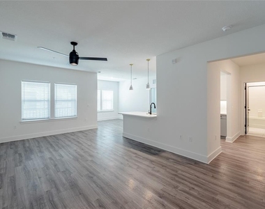 1420 Lakefront Drive - Photo Thumbnail 11